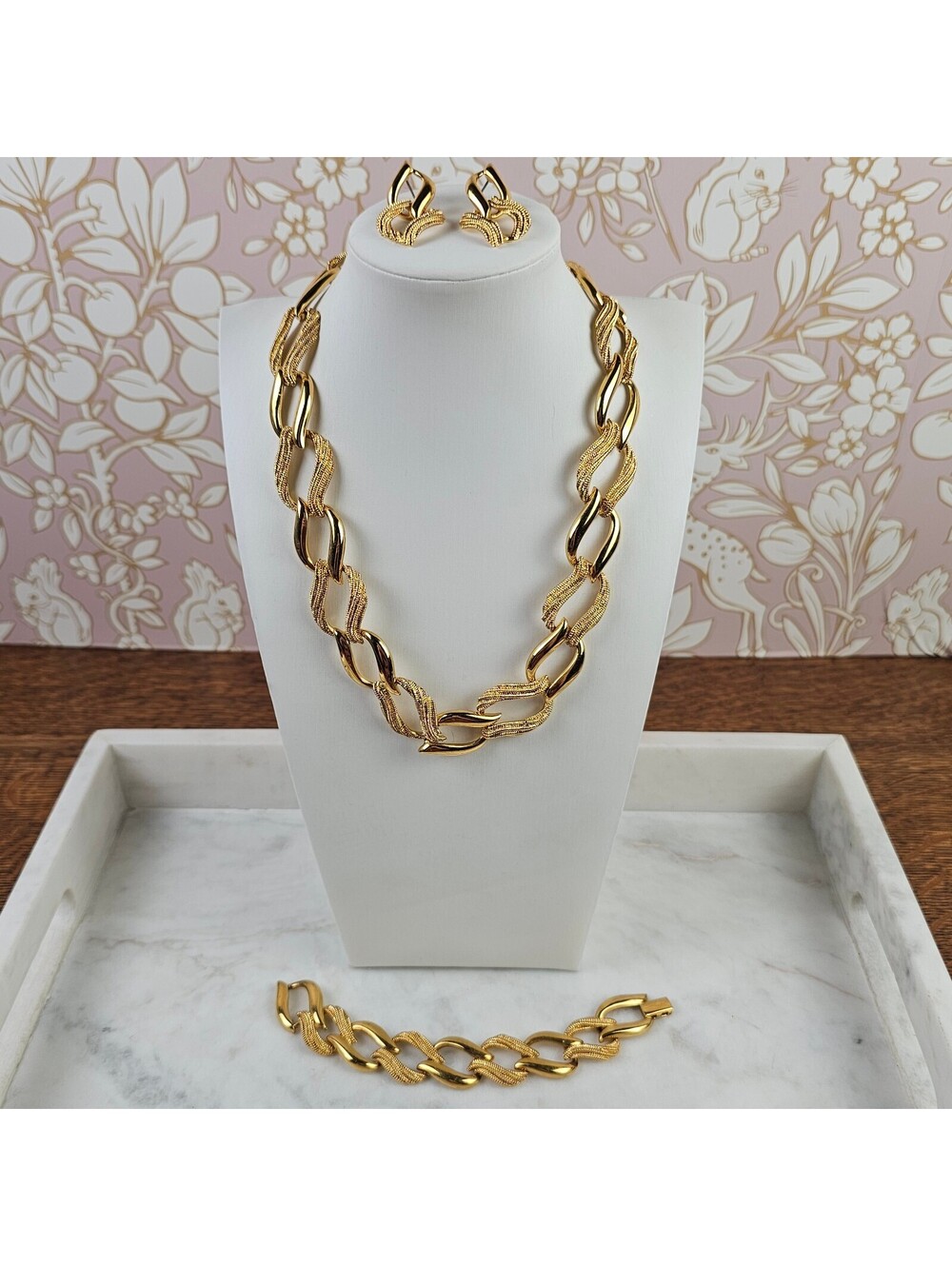 Vintage Napier Gold Tone Necklace Bracelet Earrings 3 Piece Jewelry Set